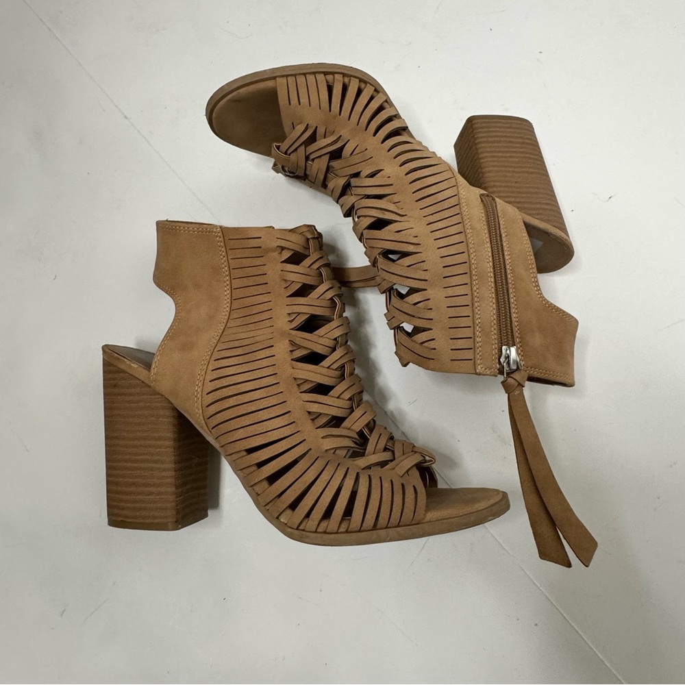 DV light tan scrappy block heeled sandals